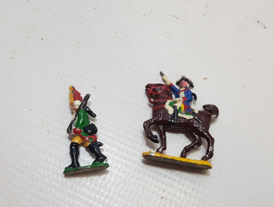 EL BOYAMA İKİ ADET ANTİKA KURŞUN ASKER