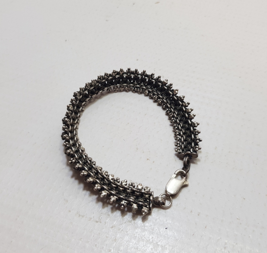 GÜHERZE İŞÇİLİKLİ ANTİKA GÜMÜŞ BİLEKLİK