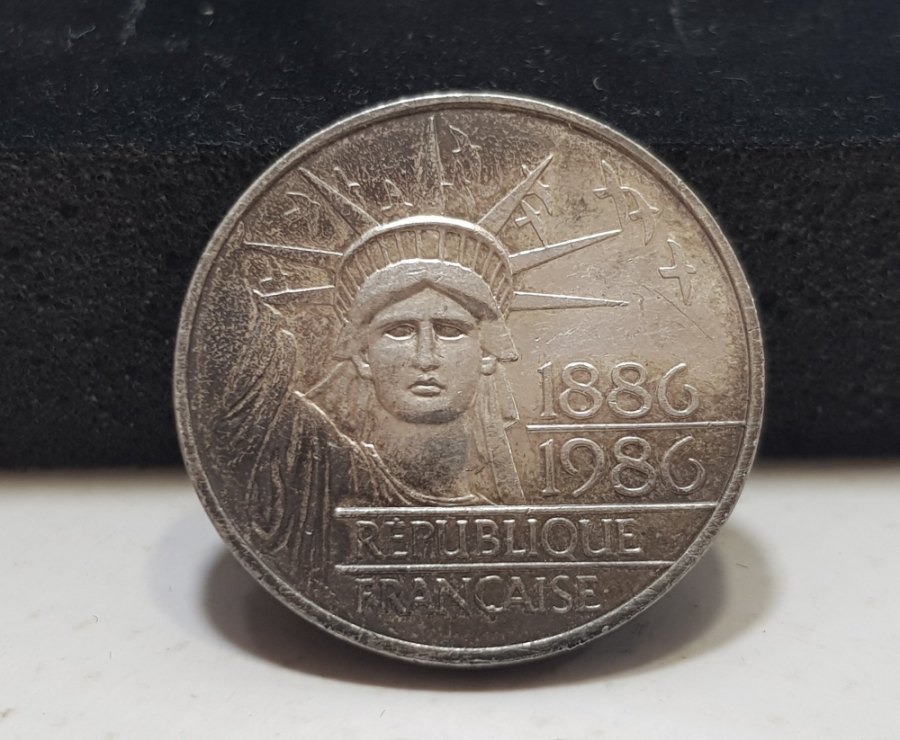 ÖZGÜRLÜK HEYKELİ'NİN YAPIMININ 100. YILI ANISINA BASTIRILMIŞ GÜMÜŞ HATIRA PARA