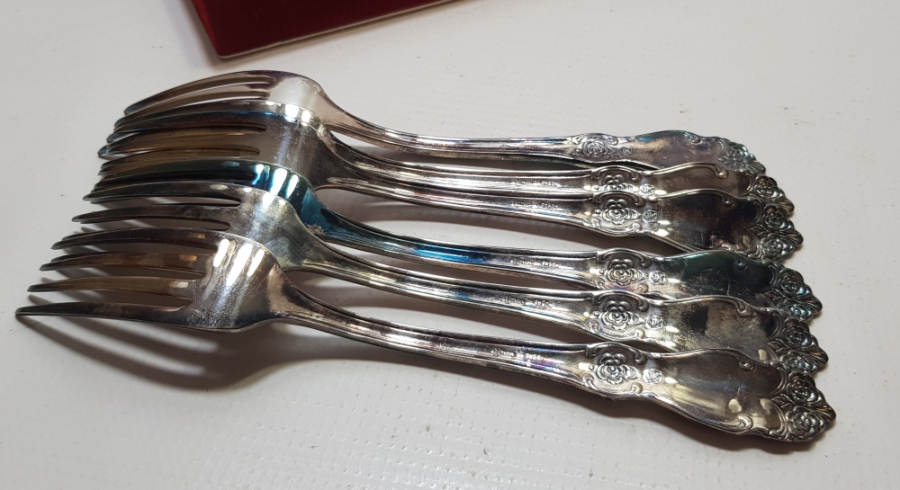 ORİJİNAL KUTUSUNDA SOVYET RUSYA YAPIMI GÜMÜŞ KAPLAMA ÇATAL TAKIMI