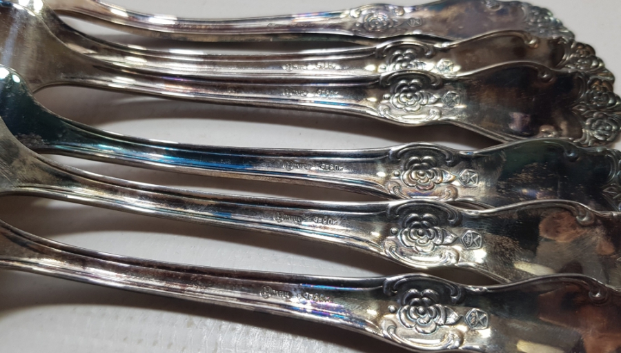 ORİJİNAL KUTUSUNDA SOVYET RUSYA YAPIMI GÜMÜŞ KAPLAMA ÇATAL TAKIMI