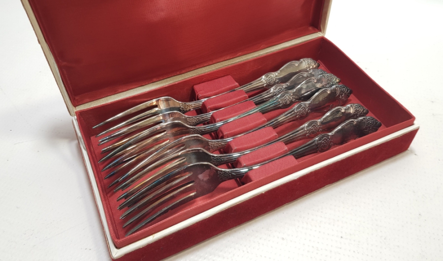 ORİJİNAL KUTUSUNDA SOVYET RUSYA YAPIMI GÜMÜŞ KAPLAMA ÇATAL TAKIMI