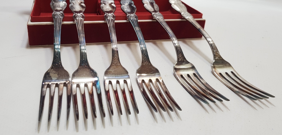 ORİJİNAL KUTUSUNDA SOVYET RUSYA YAPIMI GÜMÜŞ KAPLAMA ÇATAL TAKIMI