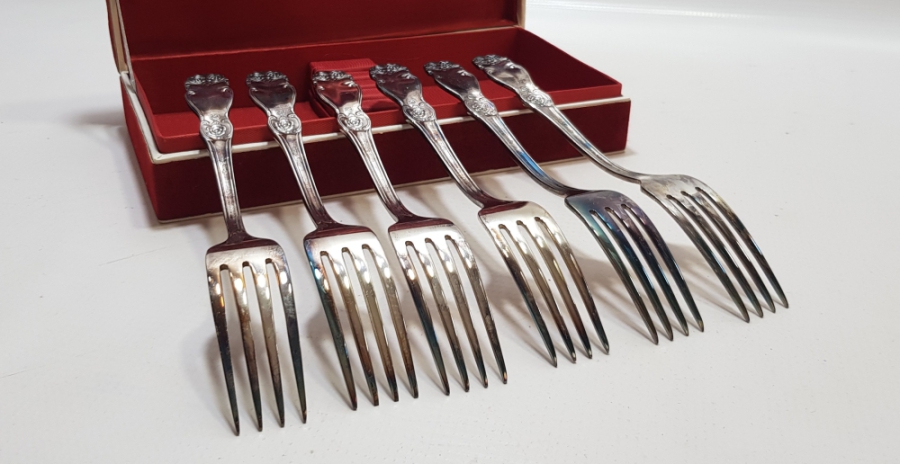 ORİJİNAL KUTUSUNDA SOVYET RUSYA YAPIMI GÜMÜŞ KAPLAMA ÇATAL TAKIMI