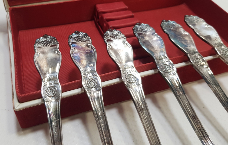 ORİJİNAL KUTUSUNDA SOVYET RUSYA YAPIMI GÜMÜŞ KAPLAMA ÇATAL TAKIMI