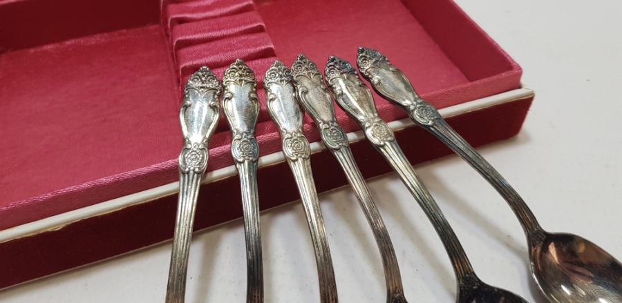 ORİJİNAL KUTUSUNDA SOVYET RUSYA YAPIMI GÜMÜŞ KAPLAMA KAŞIK TAKIMI