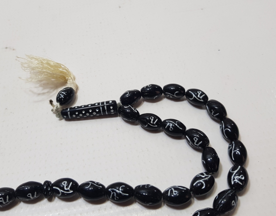 ÜZERİNDE GÜMÜŞ VARAKLA ESMAÜL HÜSNA YAZILI OSMANLI DÖNEMİ ÇOK NADİR 33LÜ BEYKOZ TESPİH