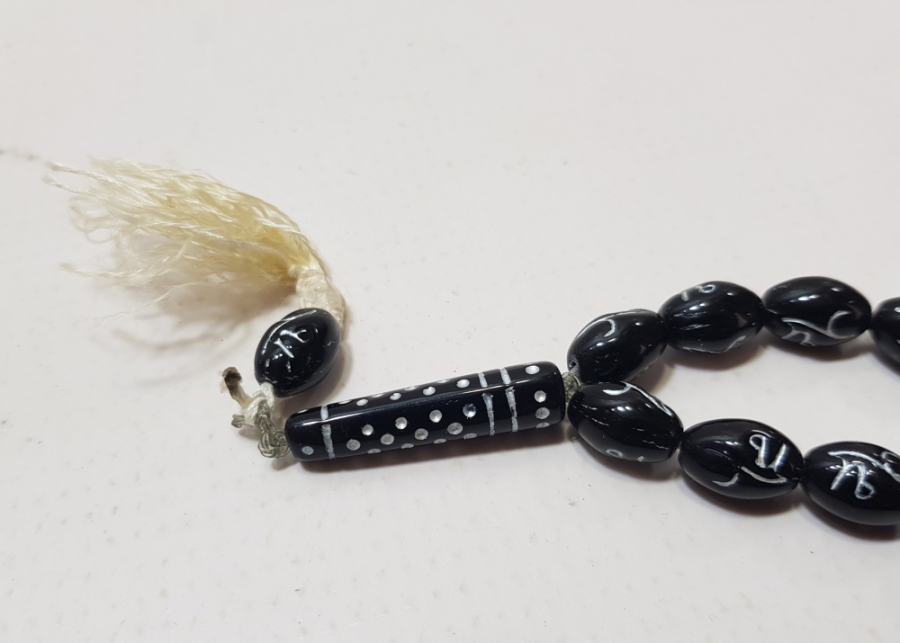 ÜZERİNDE GÜMÜŞ VARAKLA ESMAÜL HÜSNA YAZILI OSMANLI DÖNEMİ ÇOK NADİR 33LÜ BEYKOZ TESPİH