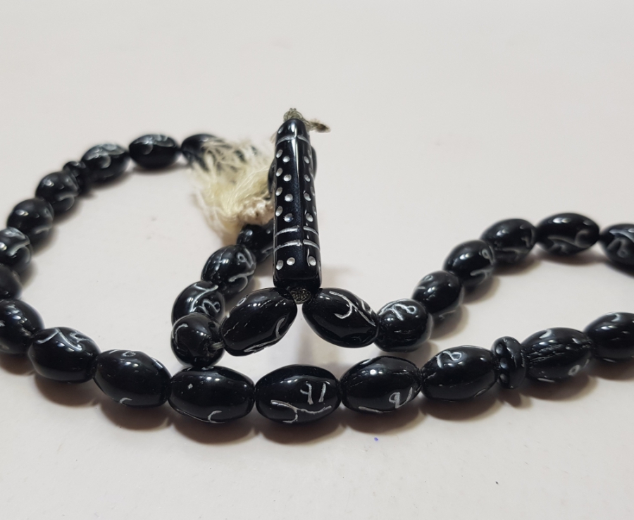 ÜZERİNDE GÜMÜŞ VARAKLA ESMAÜL HÜSNA YAZILI OSMANLI DÖNEMİ ÇOK NADİR 33LÜ BEYKOZ TESPİH