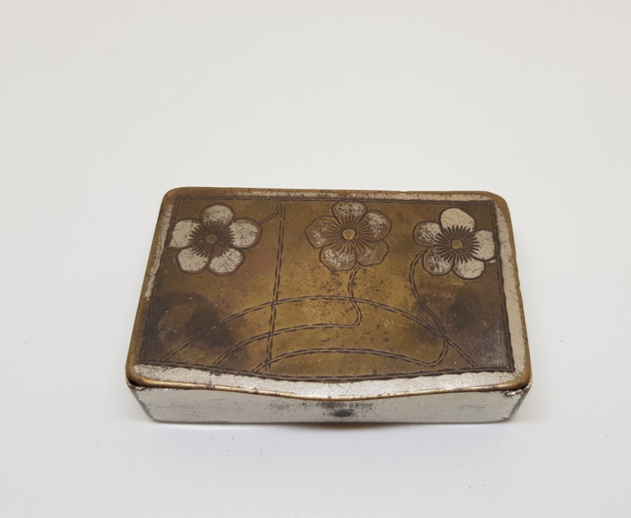 ÜZERİ İŞLEMELİ OSMANLI DÖNEMİ ZENNE TÜTÜN TABAKASI