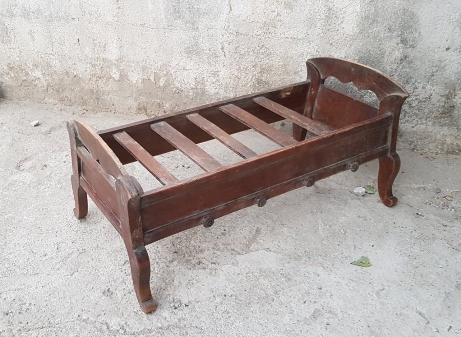 AHŞAPTAN MAMUL BÜYÜK BOY ANTİKA BEŞİK