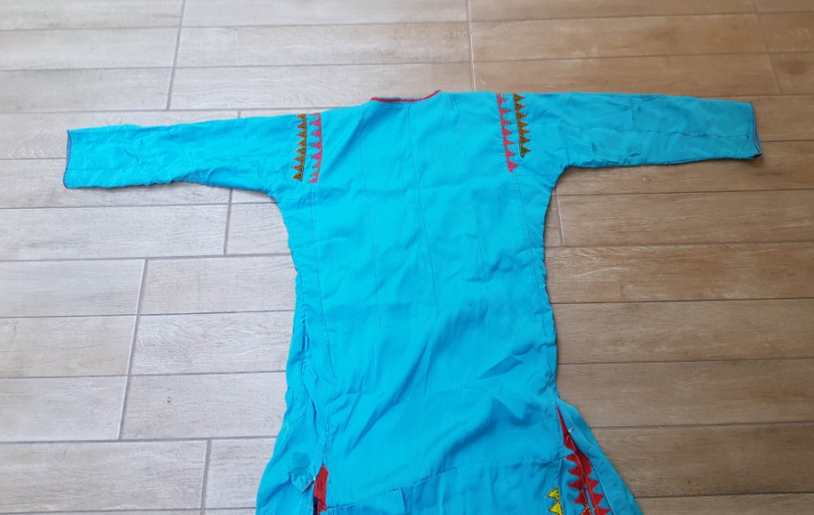 ÜZERİ OPAL BONCUKLARLA SÜSLÜ ANTİKA TÜRKMEN İŞİ NADİR ÜÇ ETEK