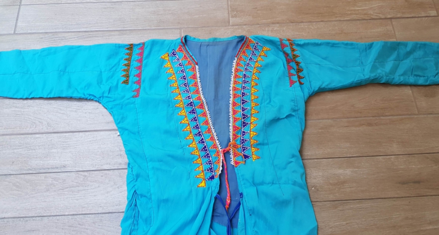 ÜZERİ OPAL BONCUKLARLA SÜSLÜ ANTİKA TÜRKMEN İŞİ NADİR ÜÇ ETEK