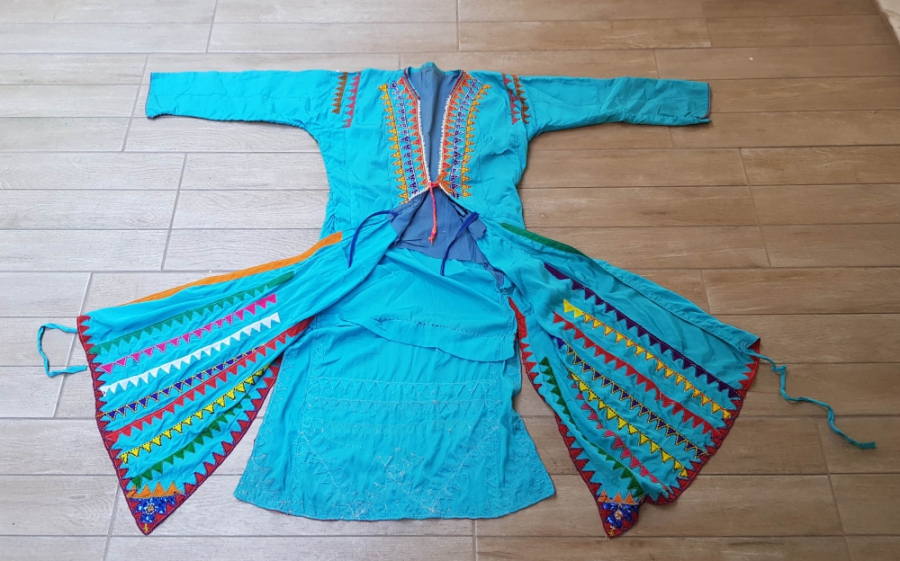 ÜZERİ OPAL BONCUKLARLA SÜSLÜ ANTİKA TÜRKMEN İŞİ NADİR ÜÇ ETEK