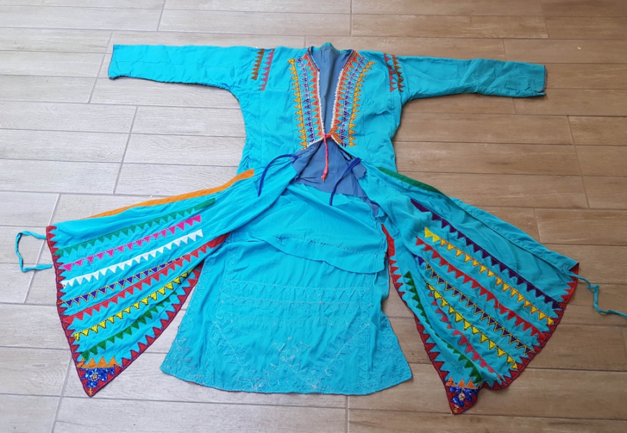 ÜZERİ OPAL BONCUKLARLA SÜSLÜ ANTİKA TÜRKMEN İŞİ NADİR ÜÇ ETEK