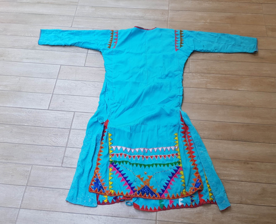 ÜZERİ OPAL BONCUKLARLA SÜSLÜ ANTİKA TÜRKMEN İŞİ NADİR ÜÇ ETEK