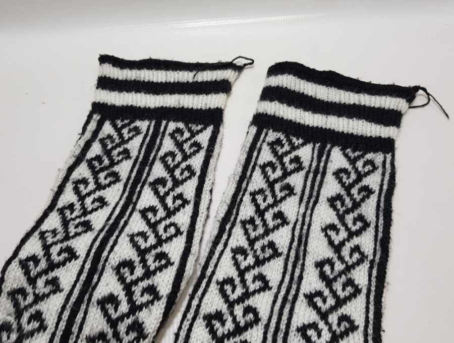 ÜZERİ HAYAT AĞAÇLI YÖRÜK İŞİ ANTİKA ÇORAP