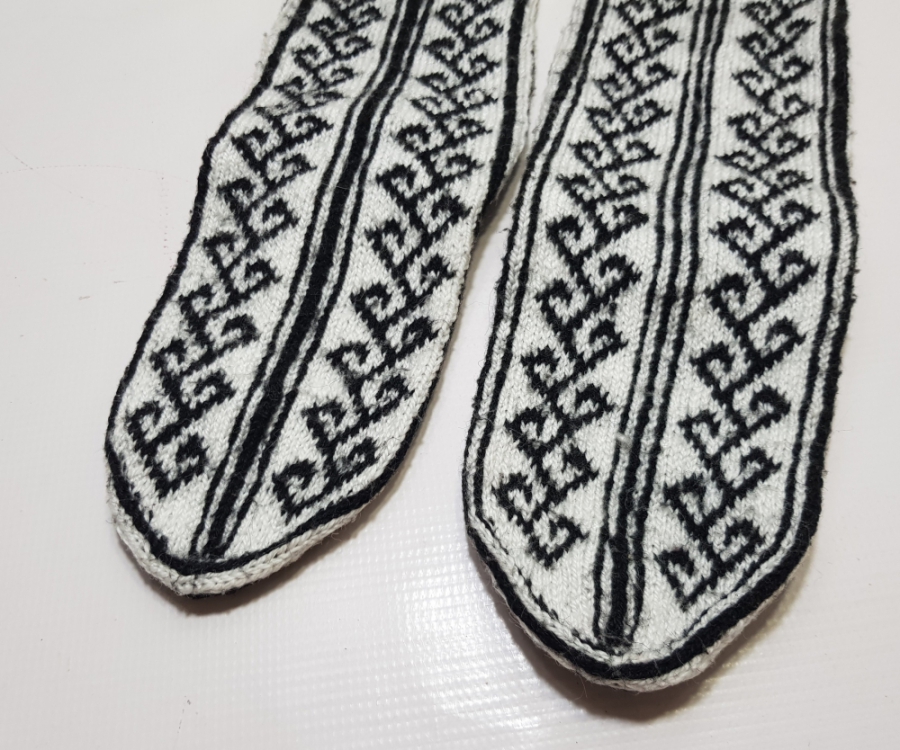 ÜZERİ HAYAT AĞAÇLI YÖRÜK İŞİ ANTİKA ÇORAP