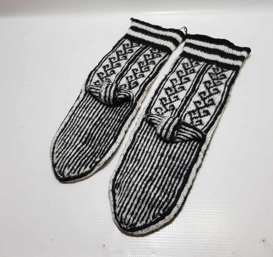 ÜZERİ HAYAT AĞAÇLI YÖRÜK İŞİ ANTİKA ÇORAP