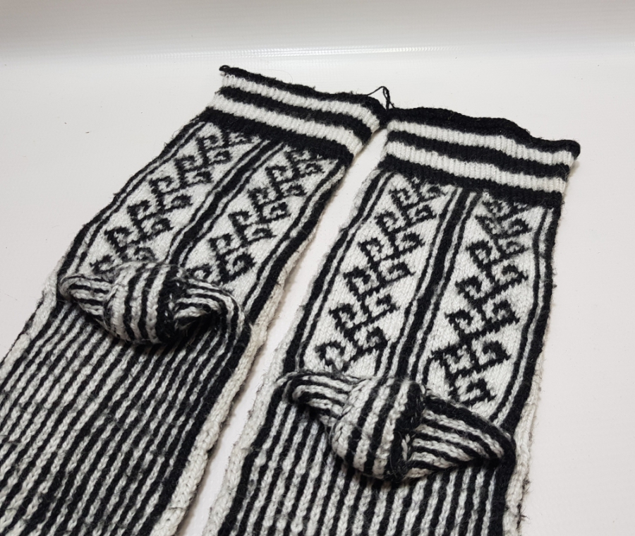 ÜZERİ HAYAT AĞAÇLI YÖRÜK İŞİ ANTİKA ÇORAP