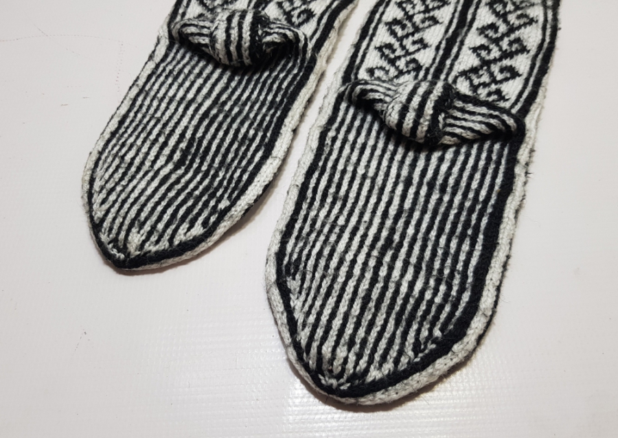 ÜZERİ HAYAT AĞAÇLI YÖRÜK İŞİ ANTİKA ÇORAP