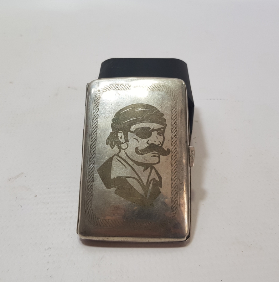 ÜZERİ KORSAN FİGÜRLÜ ANTİKA GÜMÜŞ SİGARA TABAKASI