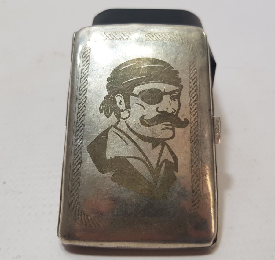 ÜZERİ KORSAN FİGÜRLÜ ANTİKA GÜMÜŞ SİGARA TABAKASI