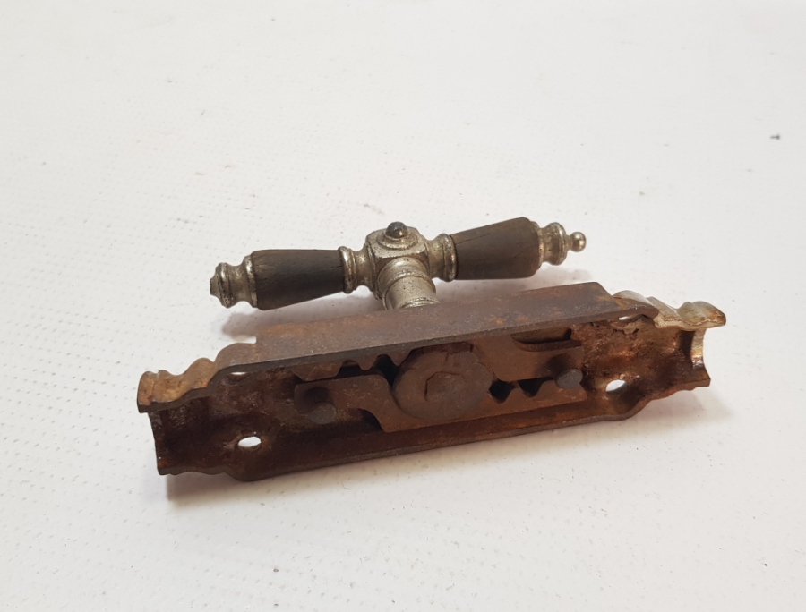 ÜZERİ İŞLEMELİ OSMANLI DÖNEMİ ÇOK NADİR PARA KASASI AÇMA KOLU