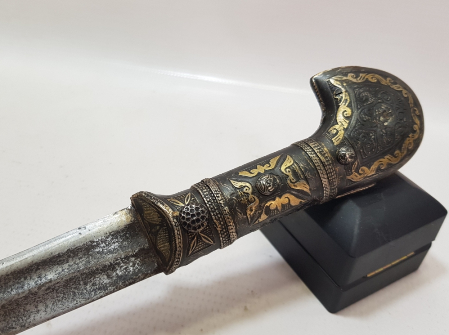 GÜMÜŞ VE ALTINLI OSMANLI DÖNEMİ ŞAŞKA FORMLU ÇERKES KAMASI