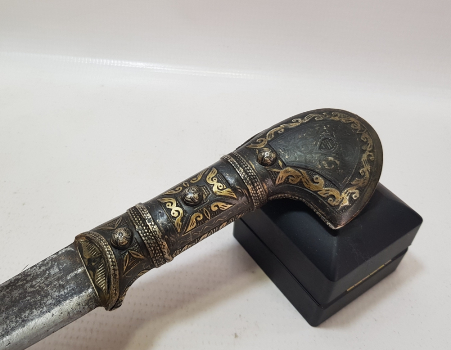 GÜMÜŞ VE ALTINLI OSMANLI DÖNEMİ ŞAŞKA FORMLU ÇERKES KAMASI