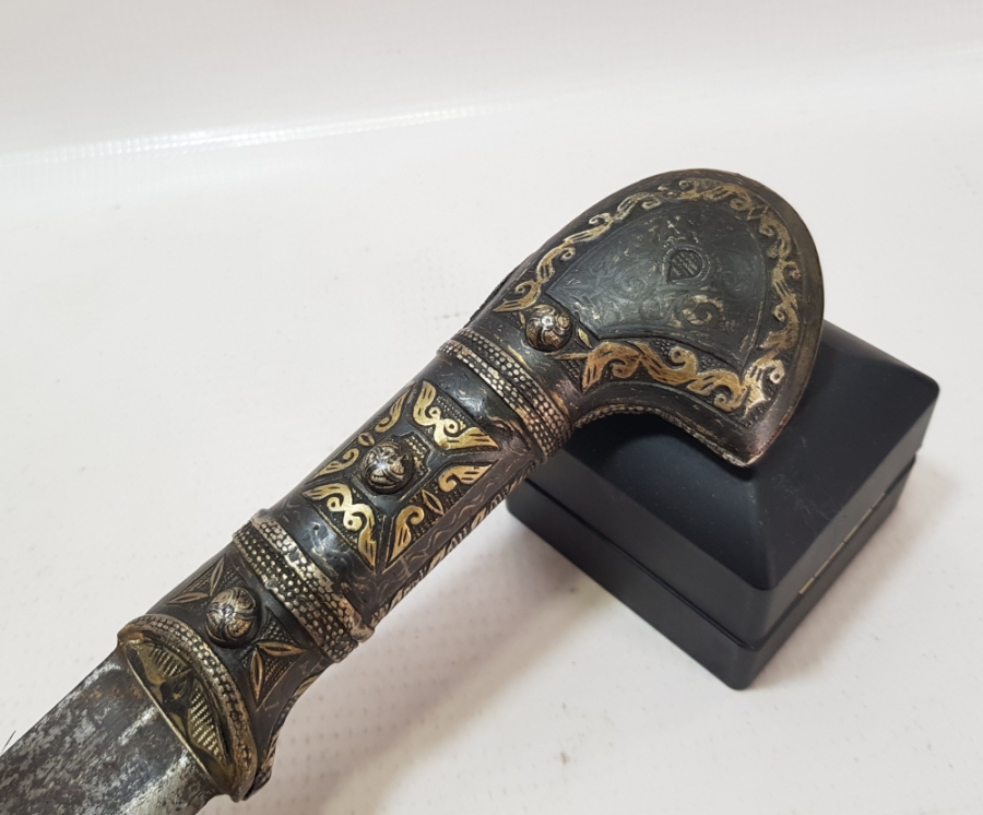 GÜMÜŞ VE ALTINLI OSMANLI DÖNEMİ ŞAŞKA FORMLU ÇERKES KAMASI