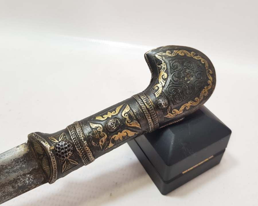 GÜMÜŞ VE ALTINLI OSMANLI DÖNEMİ ŞAŞKA FORMLU ÇERKES KAMASI