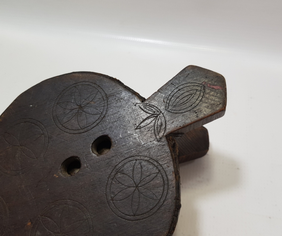 OSMANLI DÖNEMİ ÜZERİ İŞLEMELİ NADİR AHŞAP KUYUMCU KÖRÜĞÜ