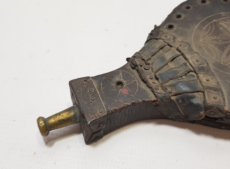 OSMANLI DÖNEMİ ÜZERİ İŞLEMELİ NADİR AHŞAP KUYUMCU KÖRÜĞÜ