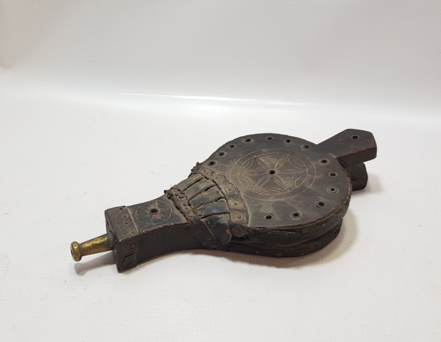 OSMANLI DÖNEMİ ÜZERİ İŞLEMELİ NADİR AHŞAP KUYUMCU KÖRÜĞÜ