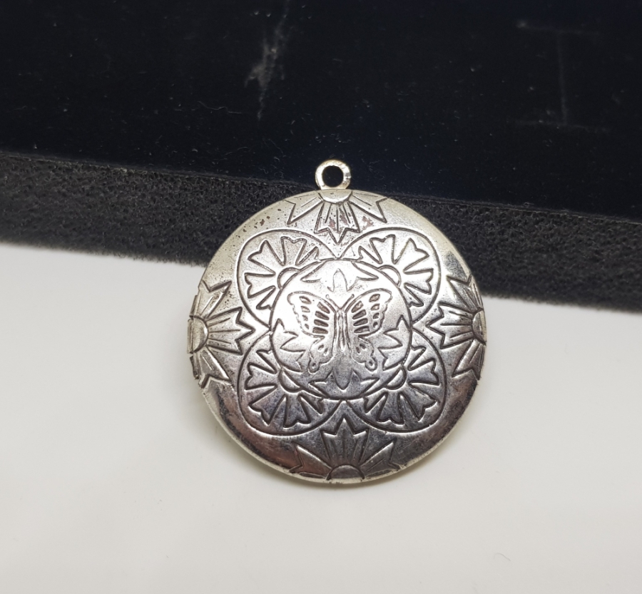 KABARTMA İŞÇİLİKLİ ANTİKA GÜMÜŞ KOLYE FOTOĞRAFLIK