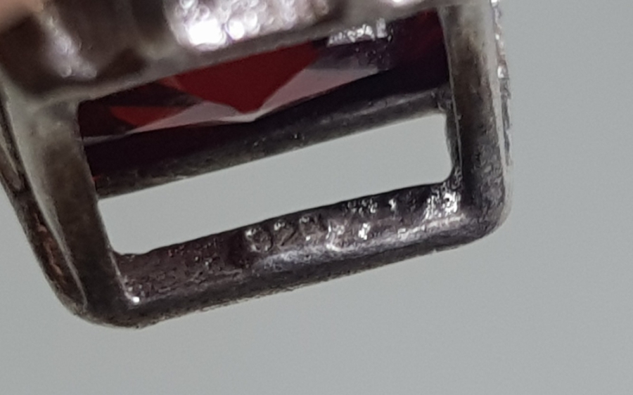 DOĞAL TAŞLI VE GÜMÜŞ ZİNCİRLİ GÜMÜŞ KOLYE UCU