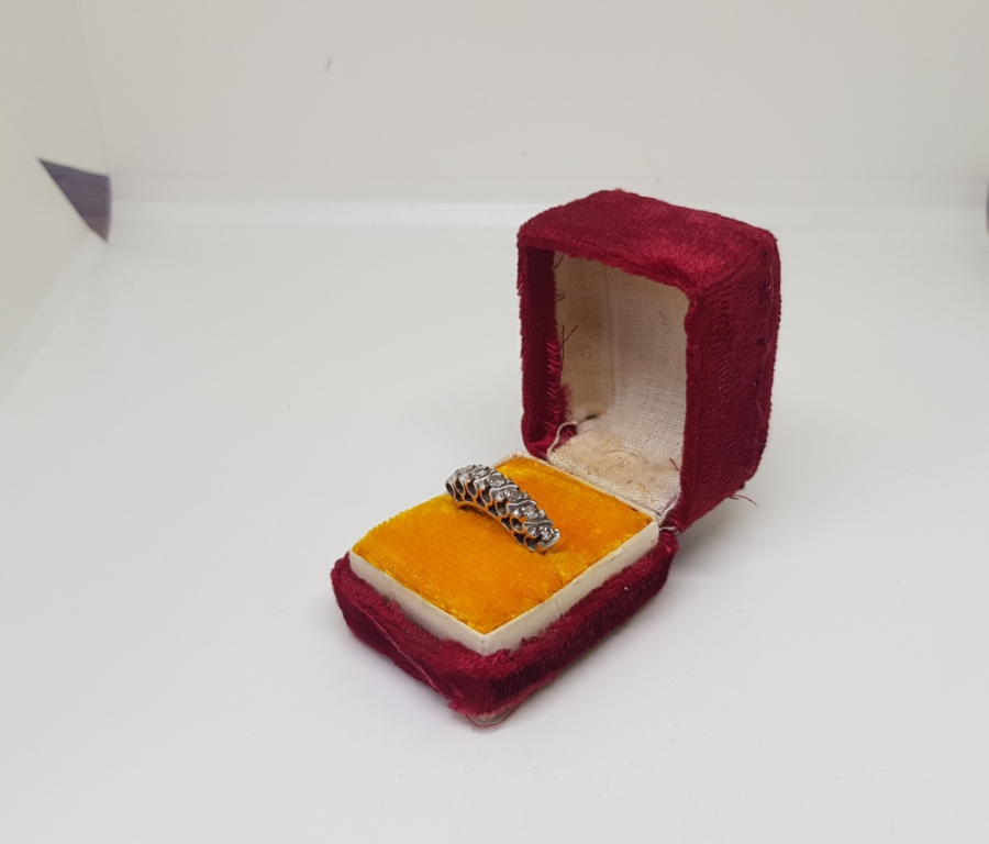 ORİJİNAL KUTUSUNDA ANTİKA YEDİTAŞ MODEL PIRLANTA TAŞLI YÜZÜK