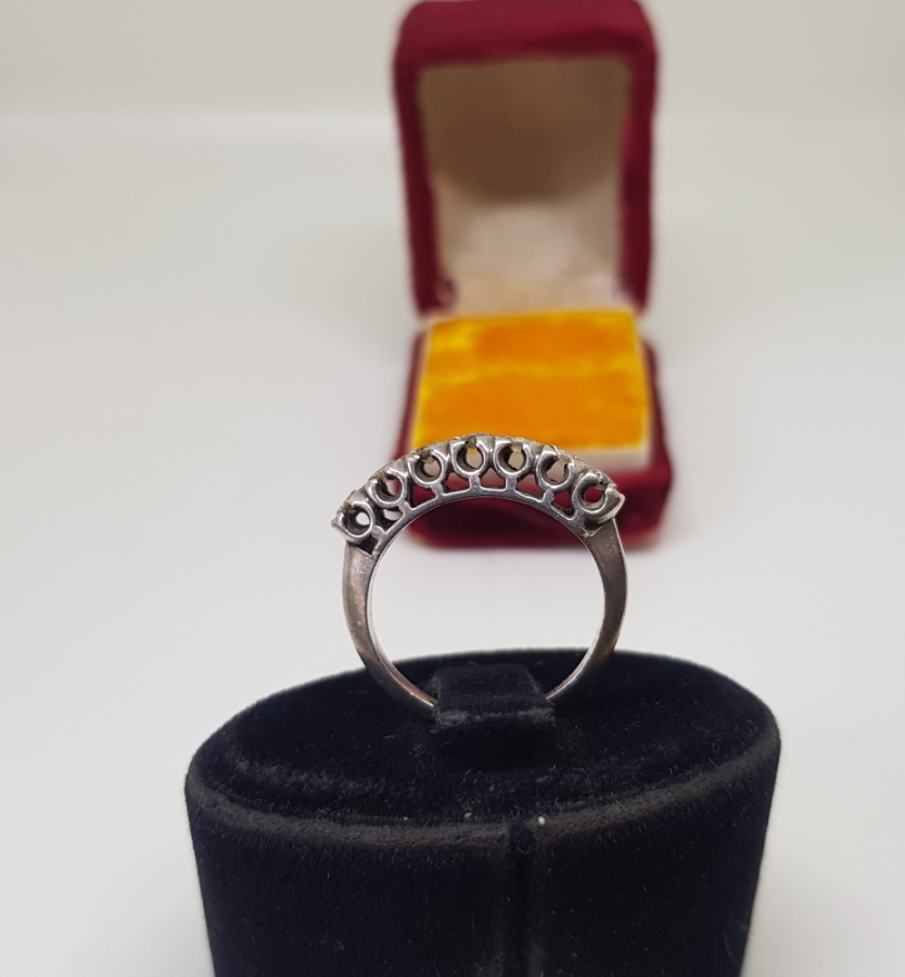 ORİJİNAL KUTUSUNDA ANTİKA YEDİTAŞ MODEL PIRLANTA TAŞLI YÜZÜK