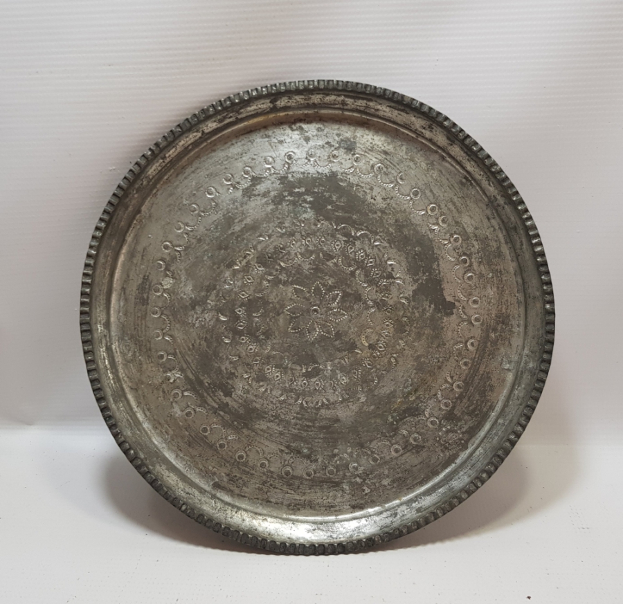 ÜZERİ İŞLEMELİ VE USTA DAMGALI OSMANLI DÖNEMİ BAKIR KAHVE TEPSİSİ