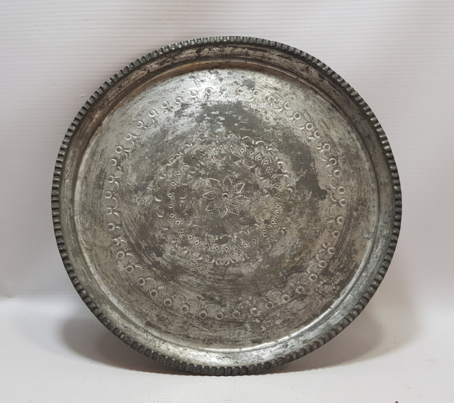 ÜZERİ İŞLEMELİ VE USTA DAMGALI OSMANLI DÖNEMİ BAKIR KAHVE TEPSİSİ