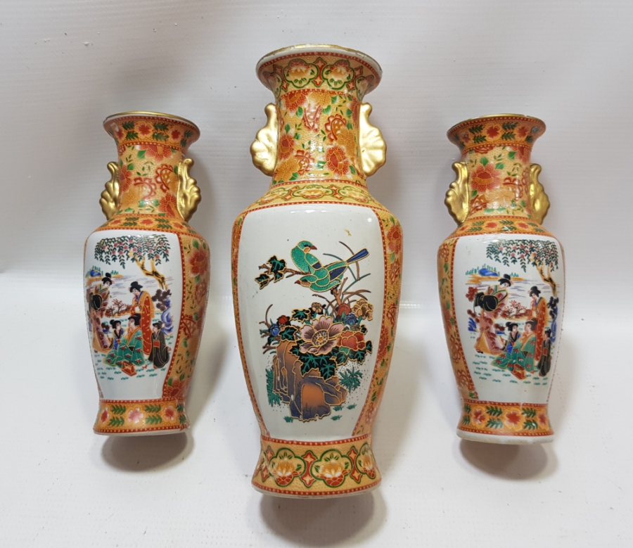 ESKİ ÇİN YAPIMI ALTIN VARAKLI ÜÇLÜ SET PORSELEN VAZO