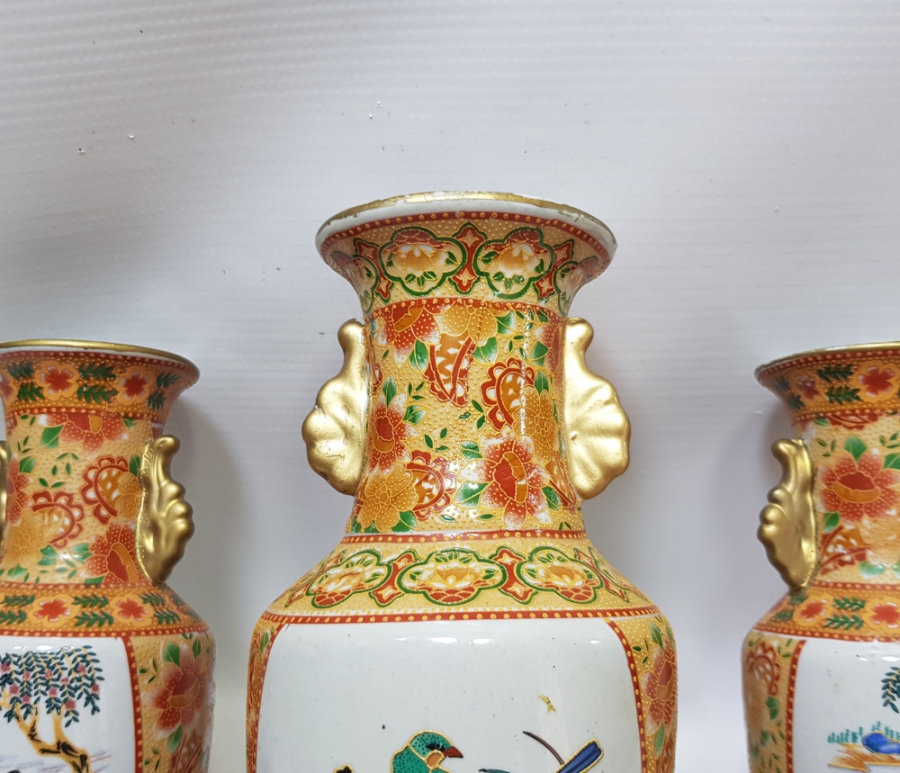 ESKİ ÇİN YAPIMI ALTIN VARAKLI ÜÇLÜ SET PORSELEN VAZO