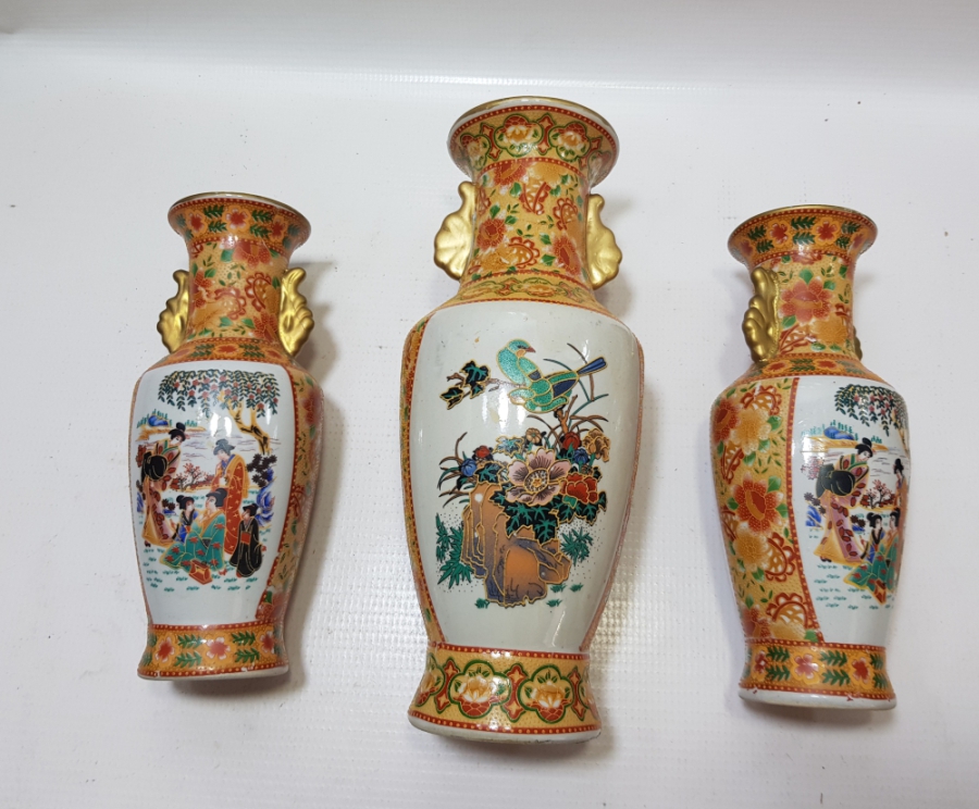 ESKİ ÇİN YAPIMI ALTIN VARAKLI ÜÇLÜ SET PORSELEN VAZO