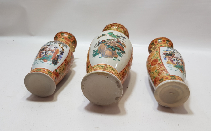 ESKİ ÇİN YAPIMI ALTIN VARAKLI ÜÇLÜ SET PORSELEN VAZO