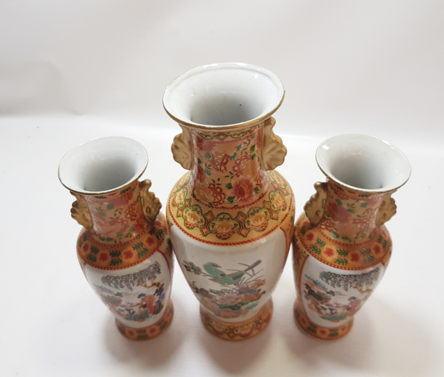 ESKİ ÇİN YAPIMI ALTIN VARAKLI ÜÇLÜ SET PORSELEN VAZO