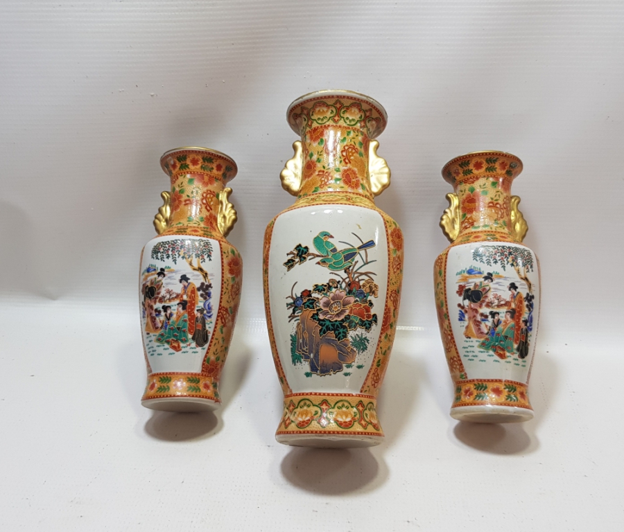 ESKİ ÇİN YAPIMI ALTIN VARAKLI ÜÇLÜ SET PORSELEN VAZO