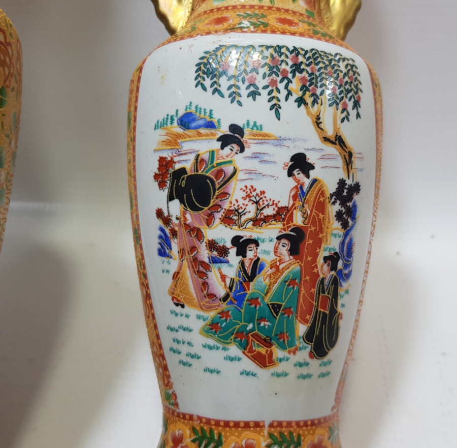 ESKİ ÇİN YAPIMI ALTIN VARAKLI ÜÇLÜ SET PORSELEN VAZO