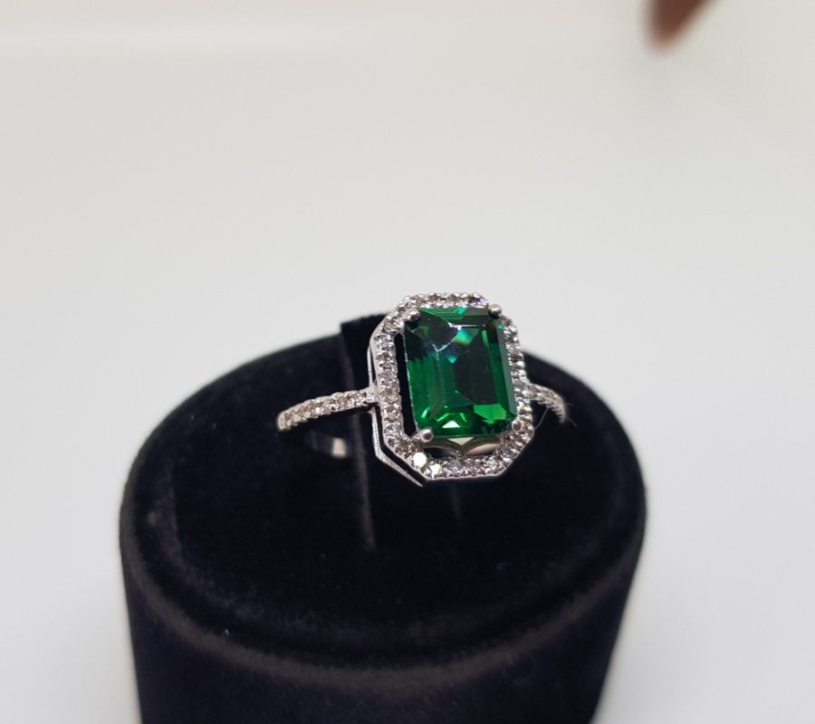 PIRLANTA VE ZÜMRÜT TAŞLI BEGAT KESİM YÜZÜK