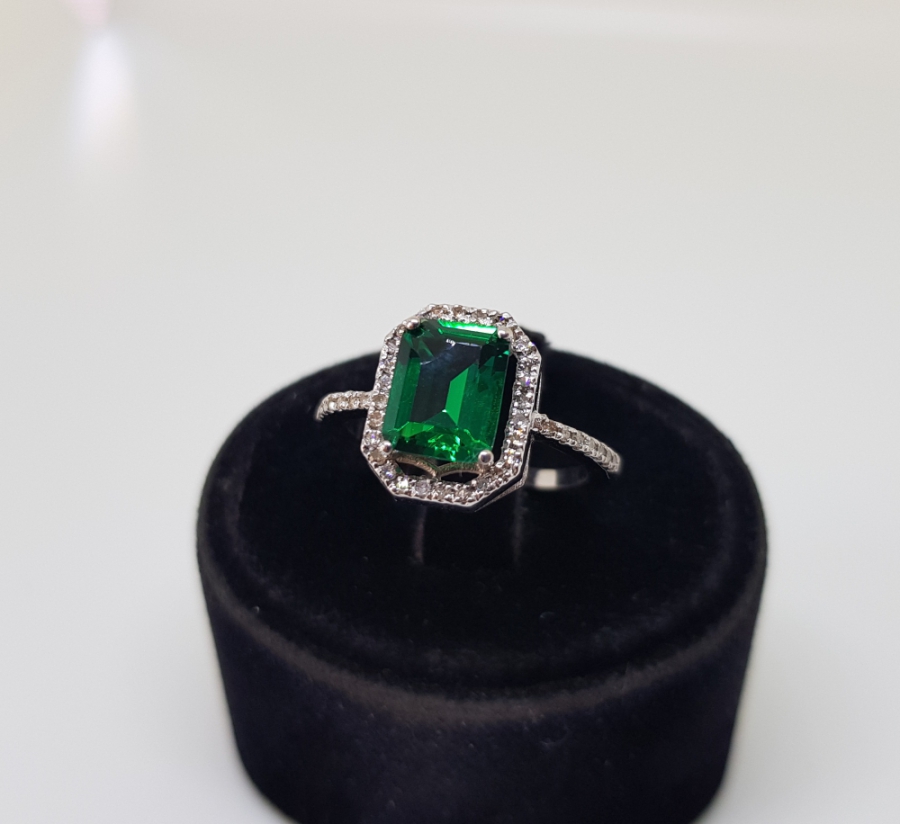 PIRLANTA VE ZÜMRÜT TAŞLI BEGAT KESİM YÜZÜK